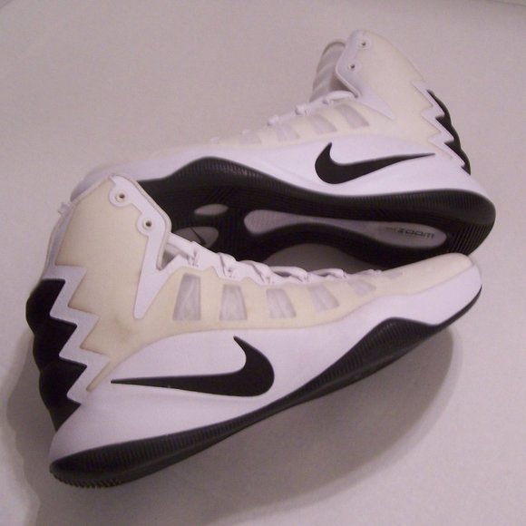 NIKE \